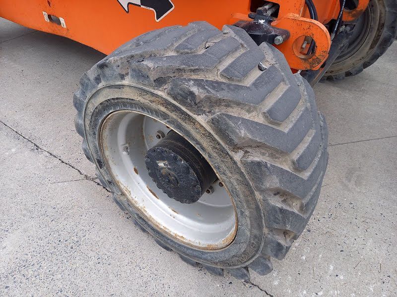 Ножничный вседорожный дизельный подъемник JLG 800AJ