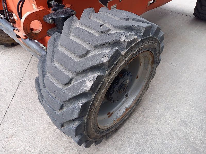 Ножничный вседорожный дизельный подъемник JLG 800AJ