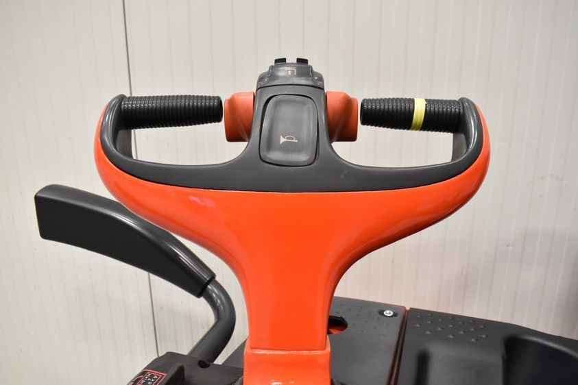 Електричний штабелер LINDE L 12 LAP