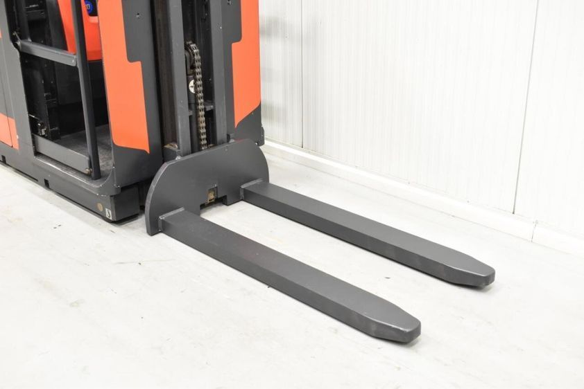 Комплектовщик заказов со средних ярусов LINDE V 10