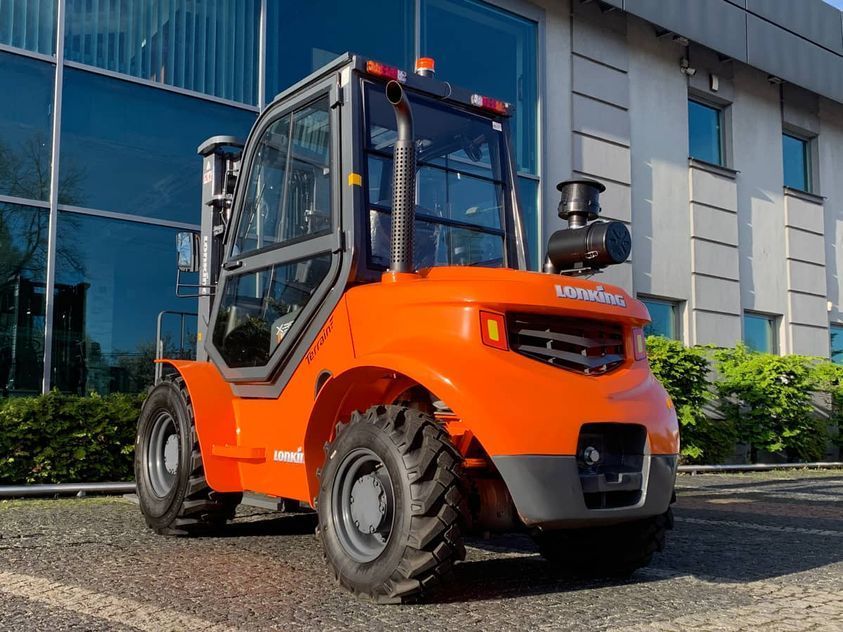 Дизельний навантажувач підвищеної прохідності LG35DT Terrain 4x4 4WD повнопривідний