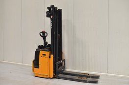 Электрический штабелер STILL EGV-S 14 с откидной платформой оператора