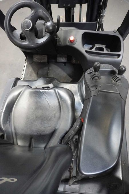Електричний навантажувач Linde E 15-02/386 трьохопорний