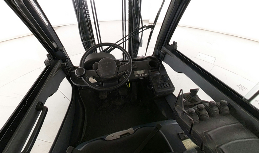 Дизельний навантажувач TOYOTA 52-8-FDF-25