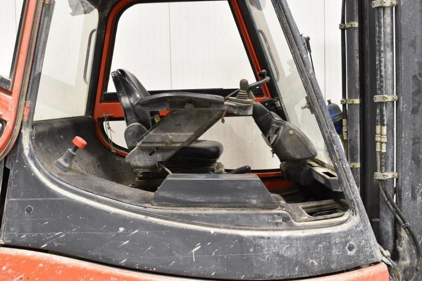 Електричний навантажувач LINDE E30/600-02