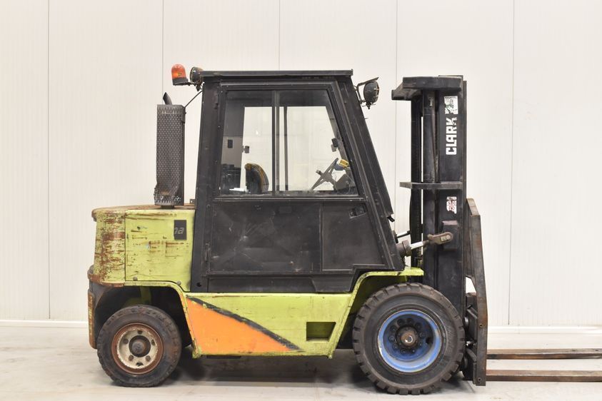 Дизельний навантажувач CLARK GPX 40 D