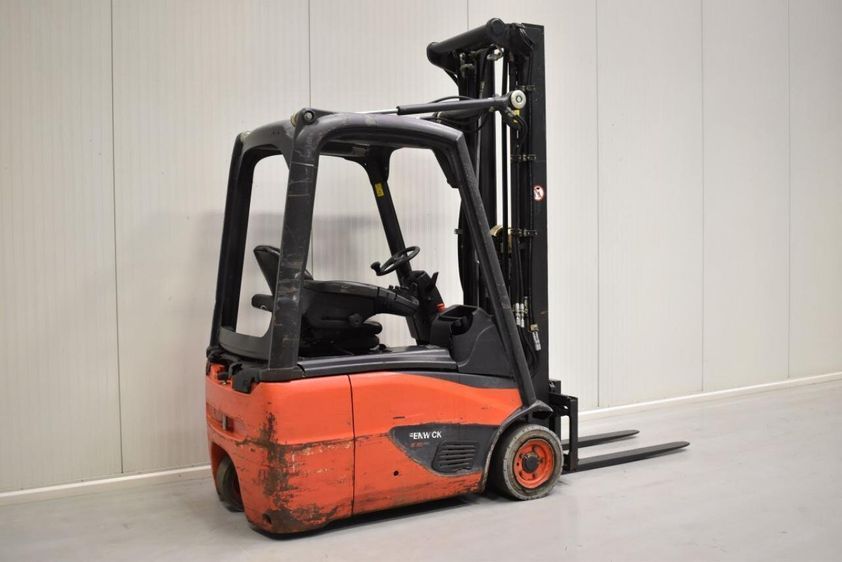 Электрический погрузчик LINDE E15-02 трехопорный