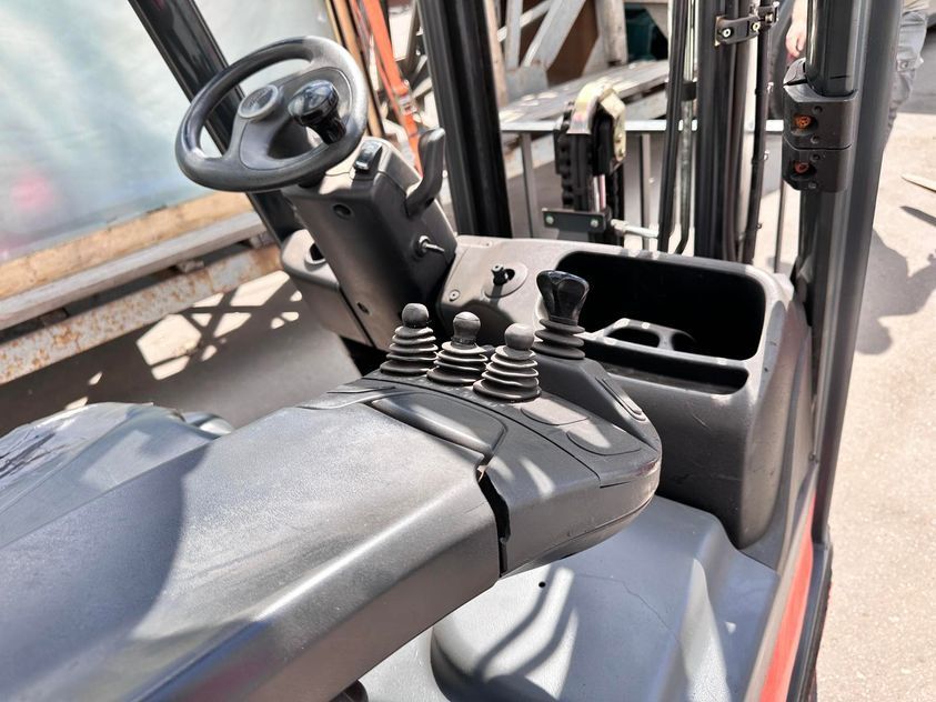Электрический погрузчик LINDE E16PH-02