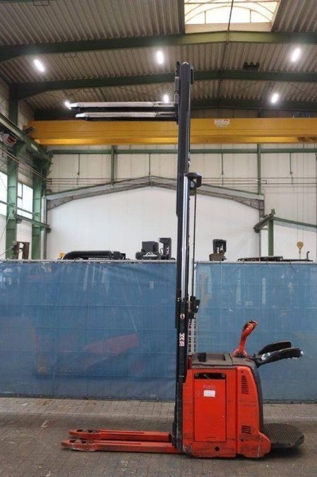 Электрический штабелер LINDE D12 AP