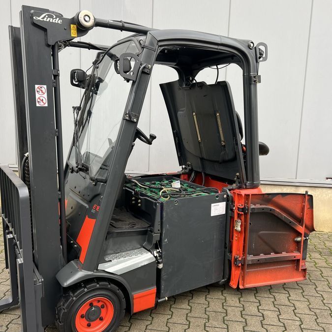 Електричний навантажувач LINDE E 16 PH-02