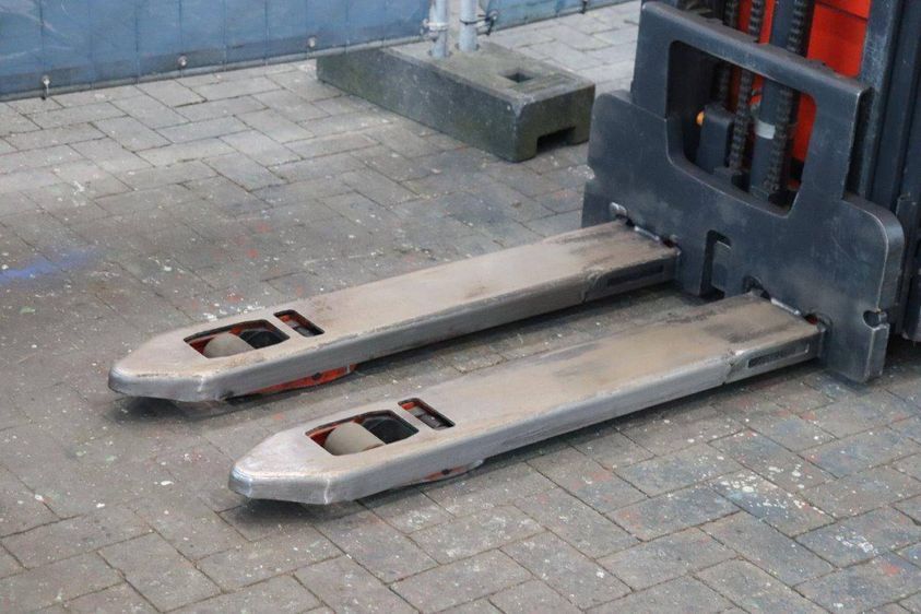 Электрический штабелер LINDE D12 AP