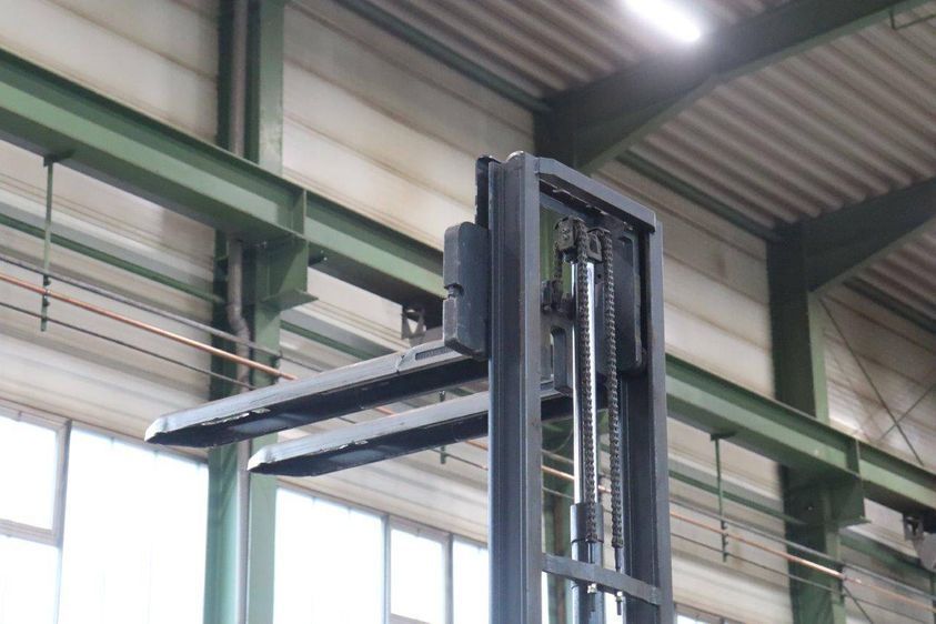Электрический штабелер LINDE D12 AP