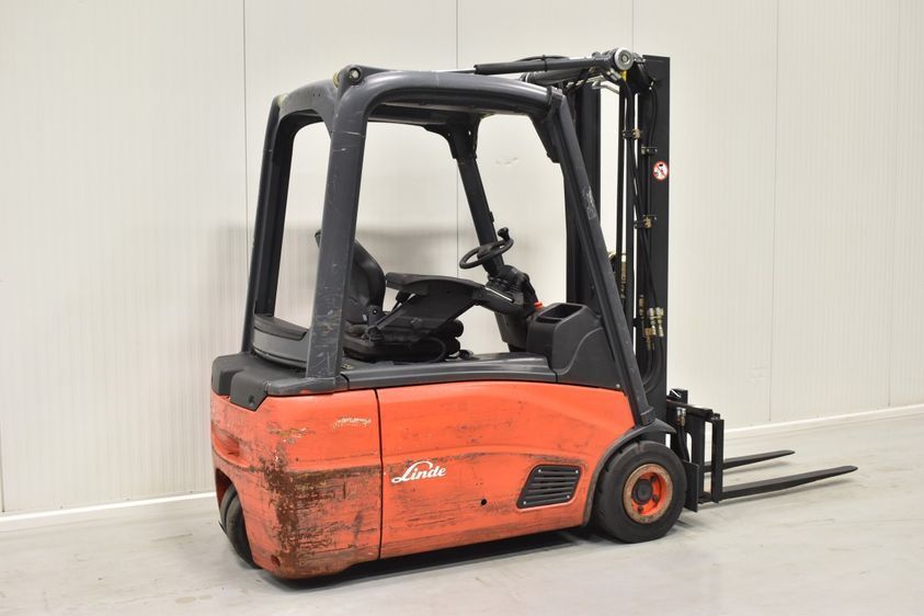 Электрический погрузчик LINDE E 16 L-01 трехопорный