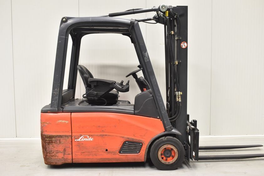 Электрический погрузчик LINDE E 16 L-01 трехопорный