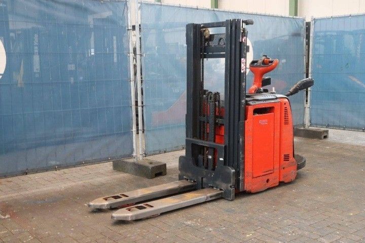 Електричний штабелер LINDE D12 AP