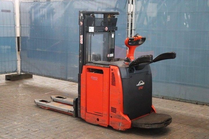 Електричний штабелер LINDE D12 AP