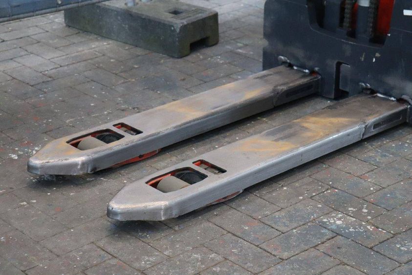 Електричний штабелер LINDE D12 AP