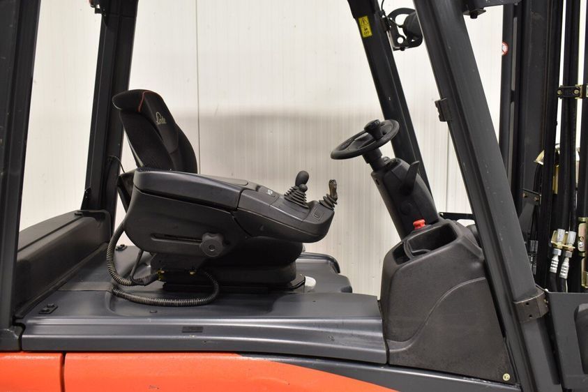 Электрический погрузчик LINDE E 20 L-02 трехопорный